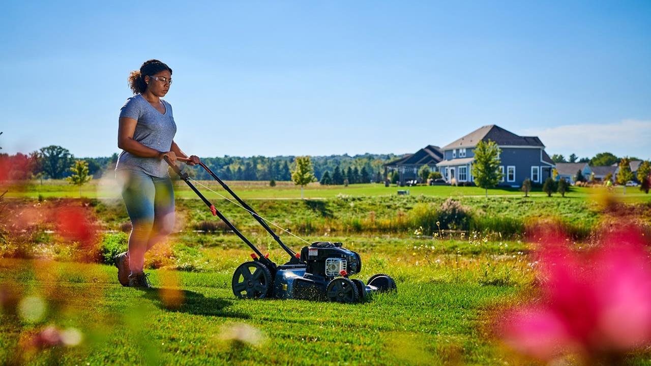 Preview image for Why choose a gas-powered lawn mower?