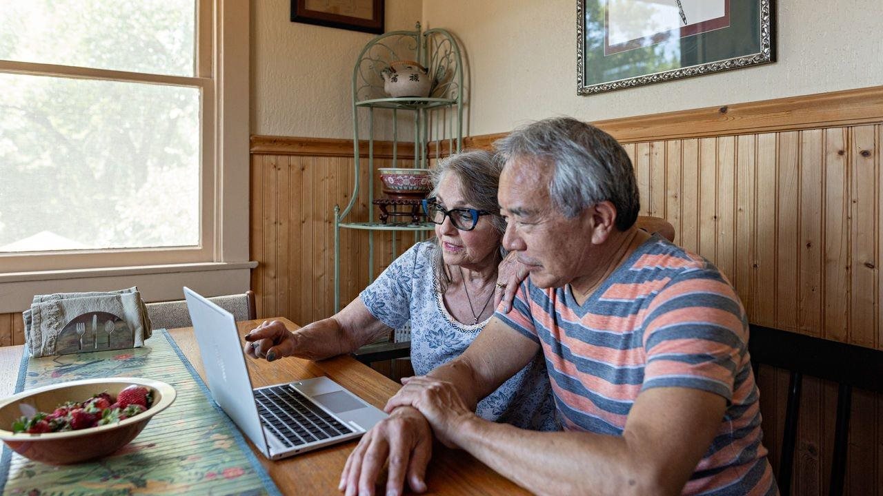 Photo for: Empiece el año nuevo con el pie derecho: los 5 puntos principales en la lista de tareas de atención médica de las personas mayores