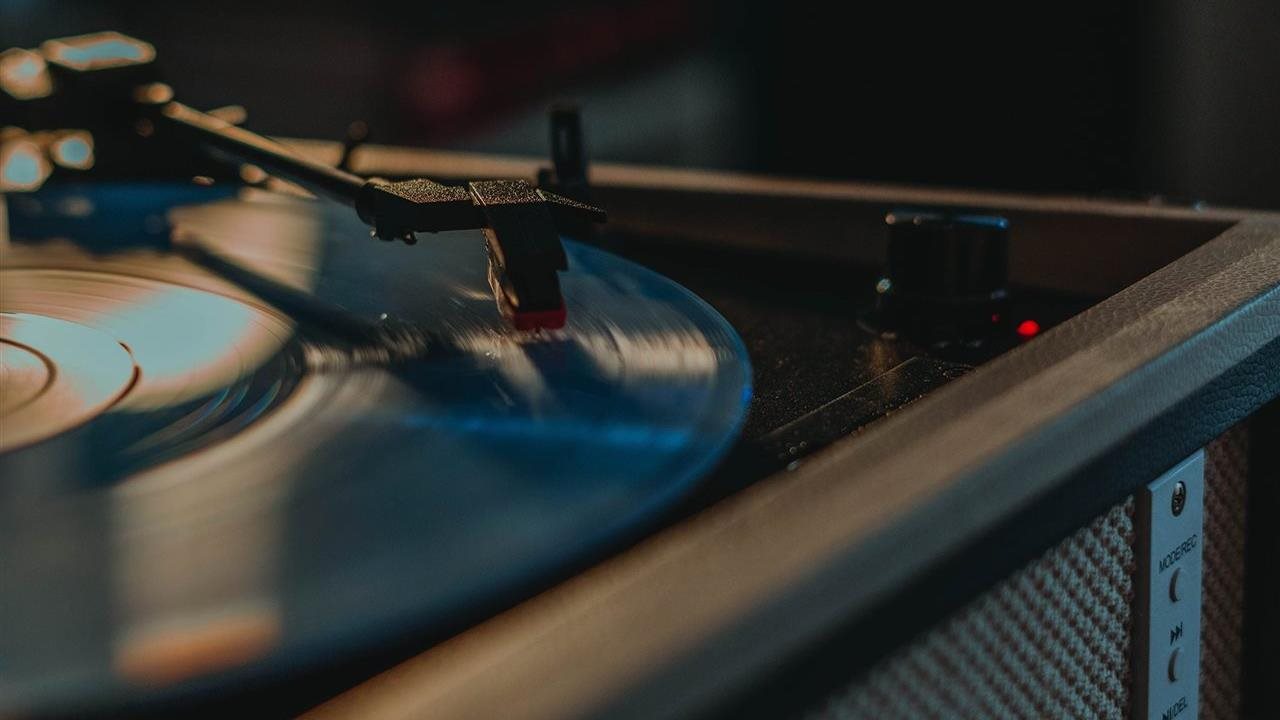 Photo for: Vinyl records: Everlasting music, modern products