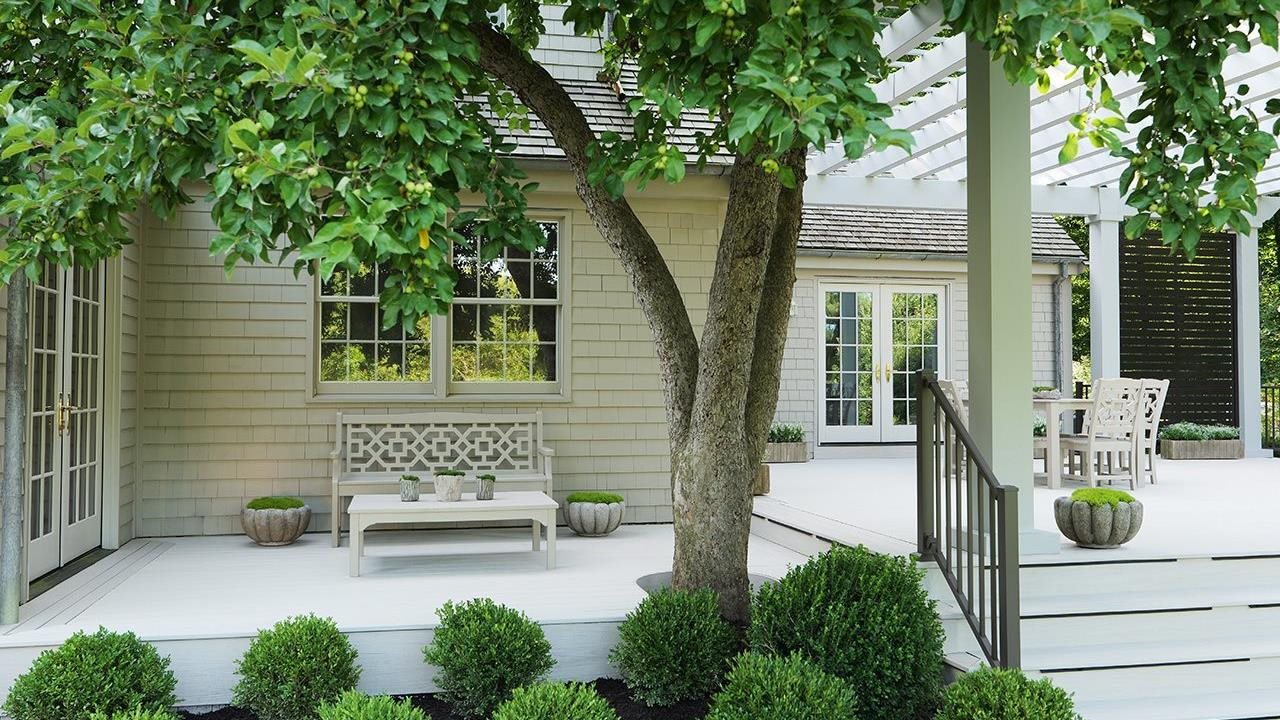 Photo for: Entertain Like Martha Stewart: 5 Deck Decorating Ideas for the Ultimate Gathering