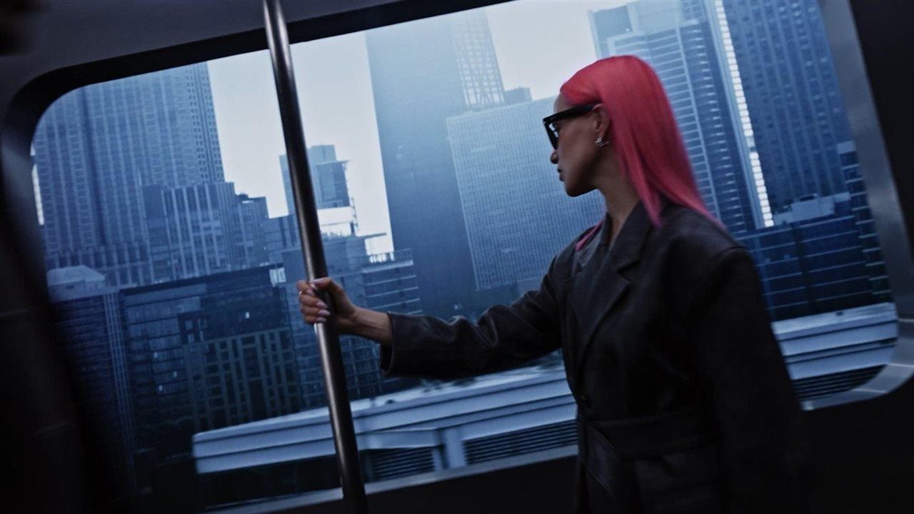 Photo for: Hot Holiday Tech Trends Emerge: From Smart Eyewear to Virtual Reality